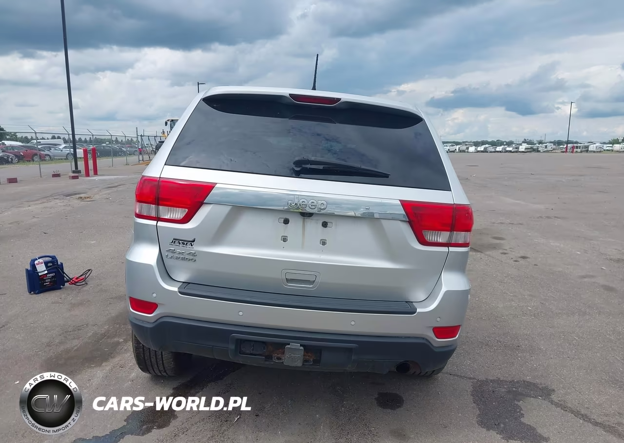 2011 Jeep Grand Cherokee Laredo VIN:1J4RR4GGXBC570252 - 17