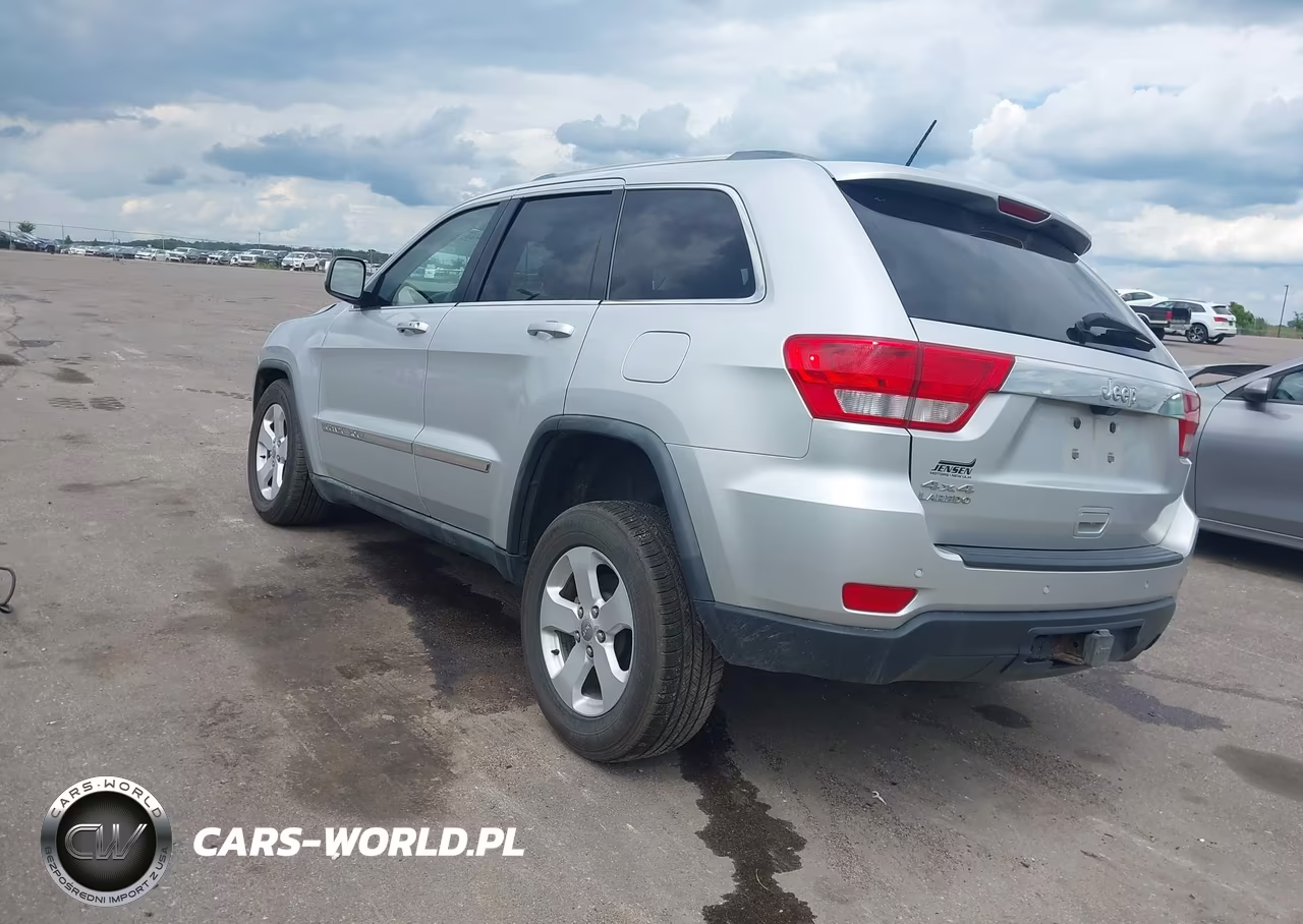 2011 Jeep Grand Cherokee Laredo VIN:1J4RR4GGXBC570252 - 3
