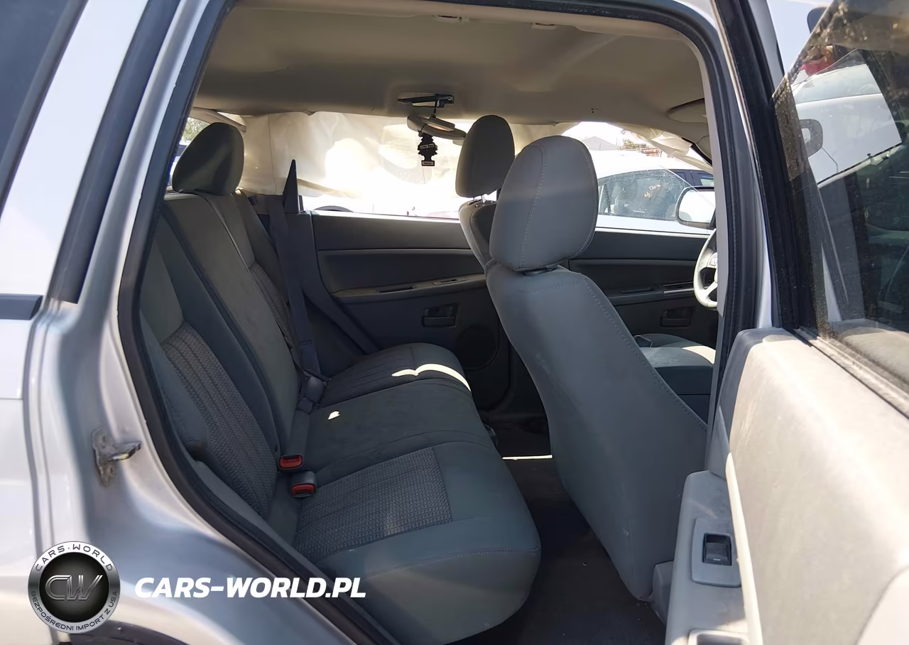 2007 Jeep Grand Cherokee Laredo VIN:1J8GR48K77C568815 - 8