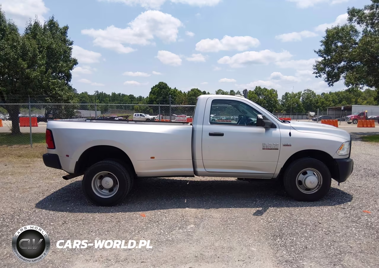 2018 Ram 3500 Tradesman 4X2 8' Box VIN:3C63RPAJ5JG383604 - 13