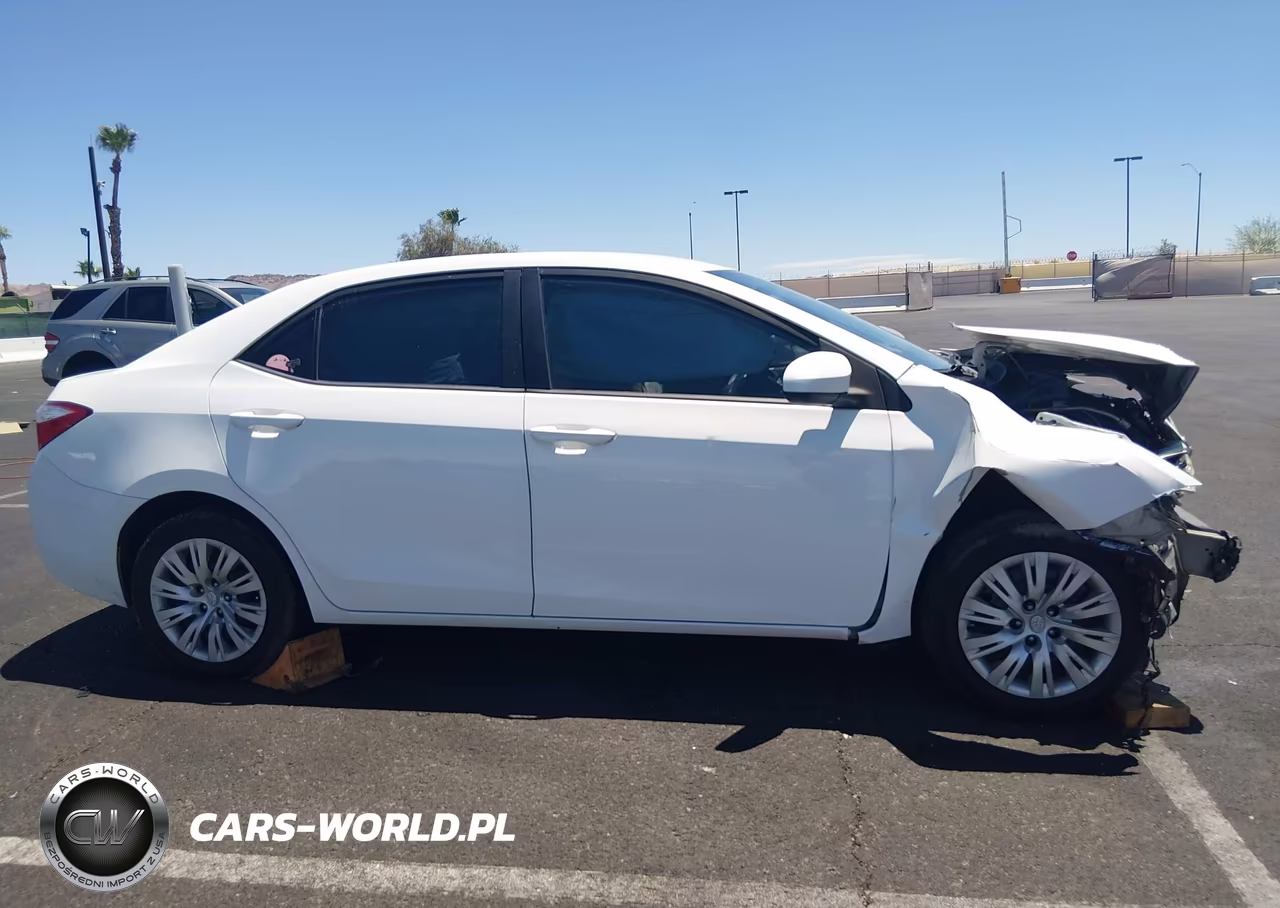2015 Toyota Corolla Le VIN:5YFBURHE6FP218329 - 14