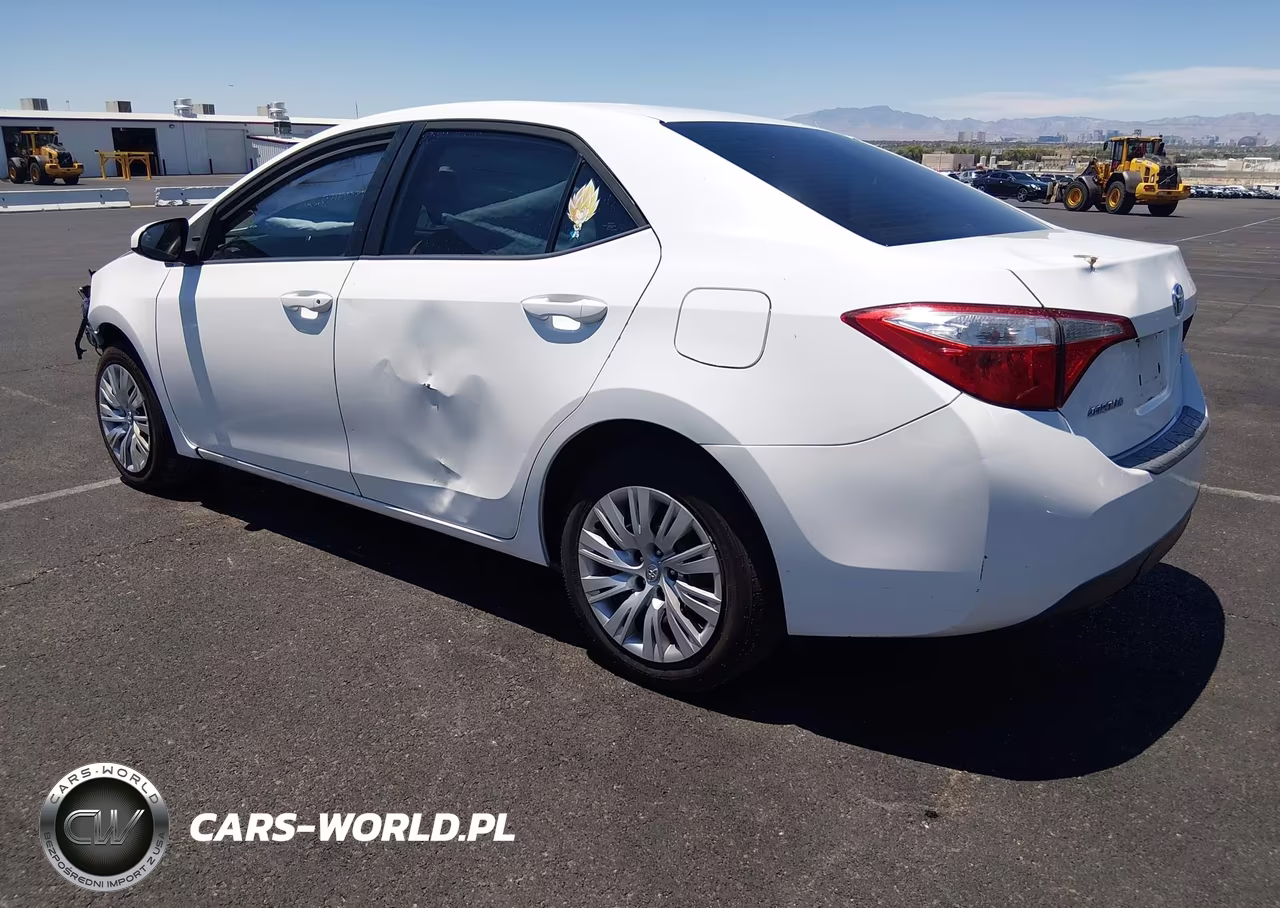 2015 Toyota Corolla Le VIN:5YFBURHE6FP218329 - 3