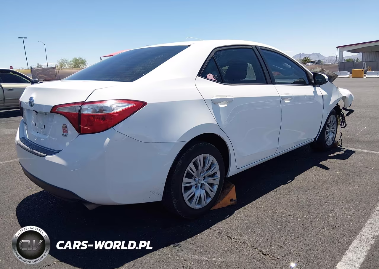 2015 Toyota Corolla Le VIN:5YFBURHE6FP218329 - 4