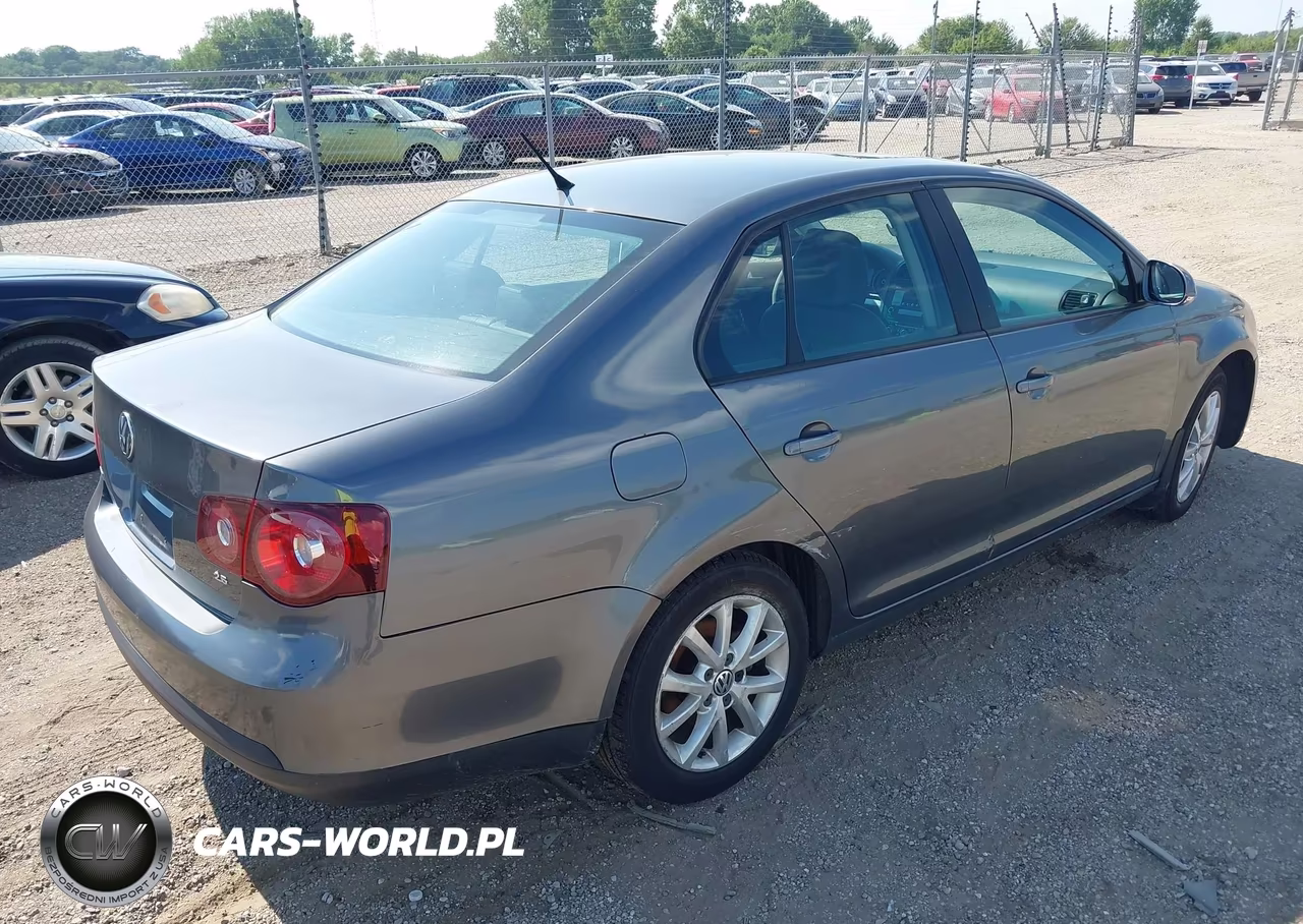 2010 Volkswagen Jetta Limited Edition VIN:3VWRX7AJ7AM124149 - 4