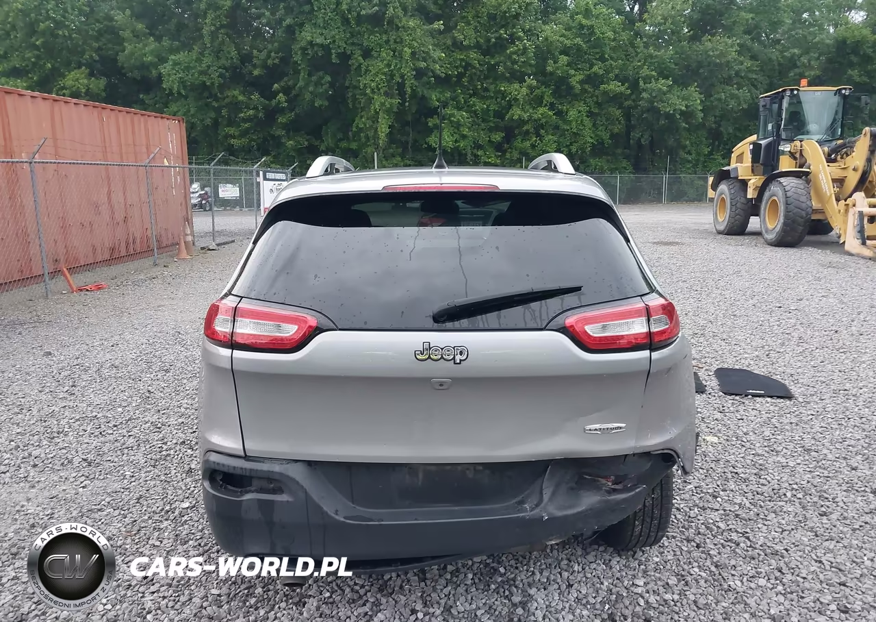 2017 Jeep Cherokee Latitude VIN:1C4PJLCB3HW596272 - 17