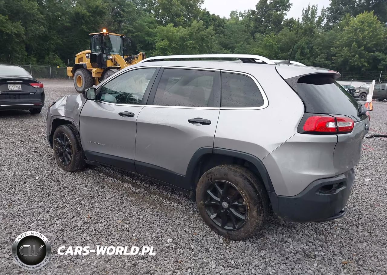 2017 Jeep Cherokee Latitude VIN:1C4PJLCB3HW596272 - 3