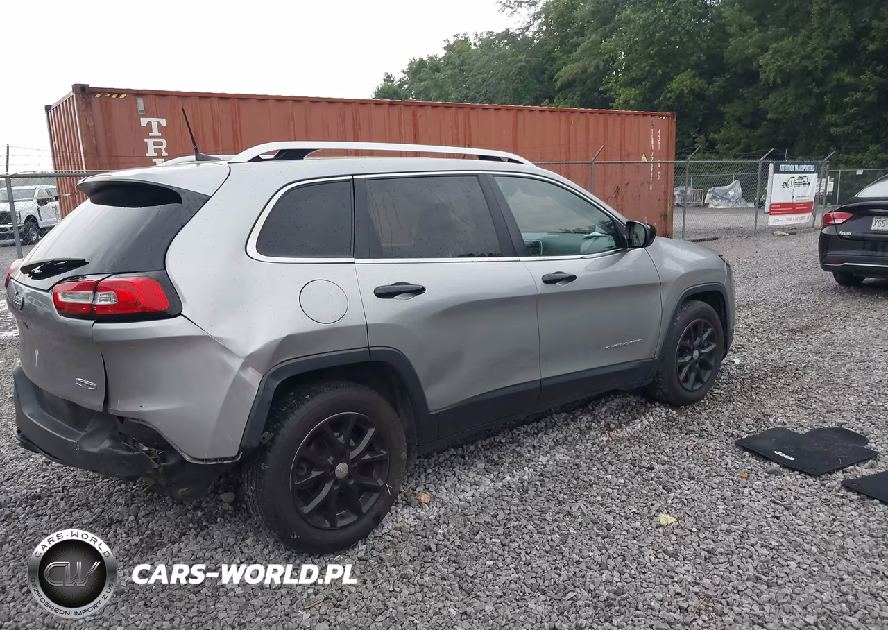 2017 Jeep Cherokee Latitude VIN:1C4PJLCB3HW596272 - 4