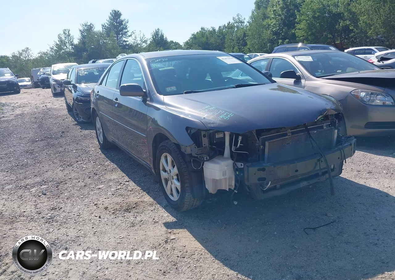 2011 Toyota Camry Le – zdjęcie 1 z 14