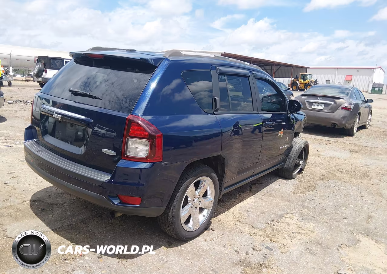 2016 Jeep Compass Latitude VIN:1C4NJCEB6GD582980 - 4
