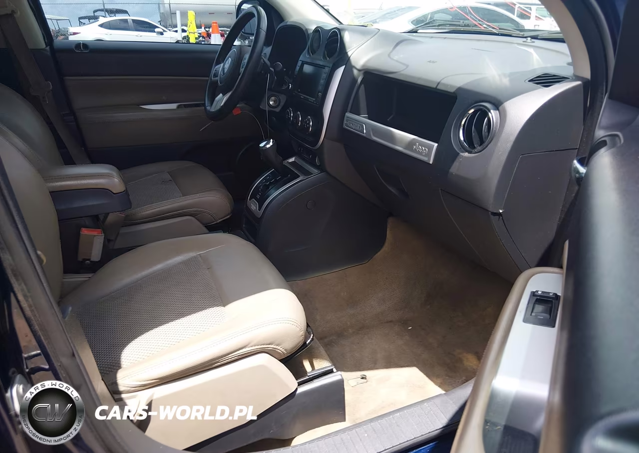 2016 Jeep Compass Latitude VIN:1C4NJCEB6GD582980 - 5