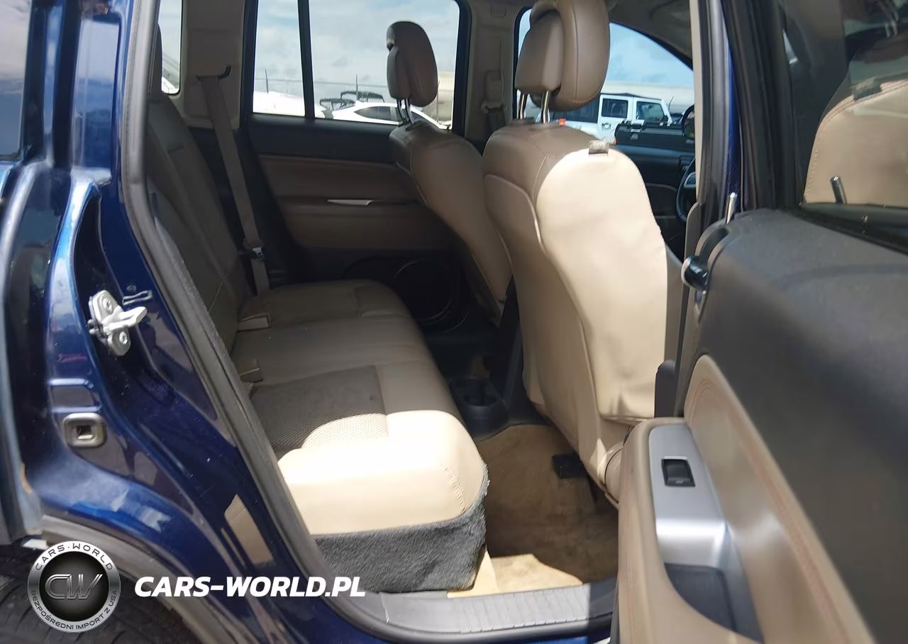 2016 Jeep Compass Latitude VIN:1C4NJCEB6GD582980 - 8
