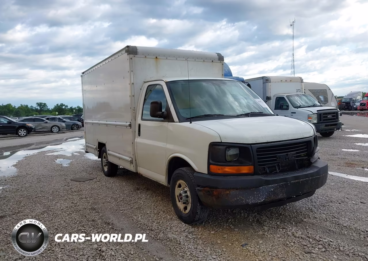 2010 GMC Savana Cutaway Work Van