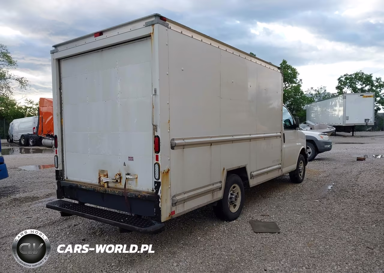2010 GMC Savana Cutaway Work Van VIN:1GD1G2BA5A1900241 - 4