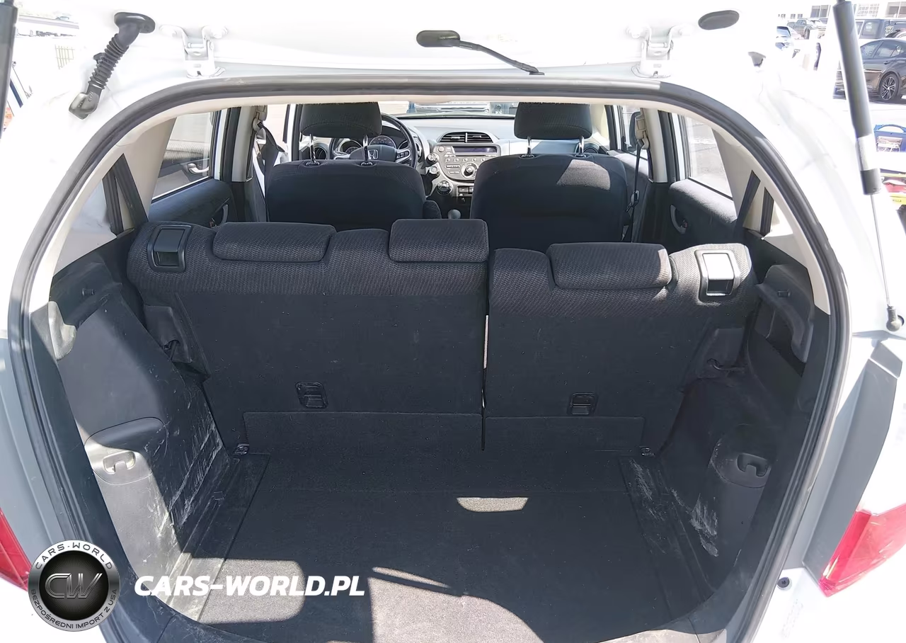 2013 Honda Fit Sport VIN:JHMGE8H5XDC069912 - 17