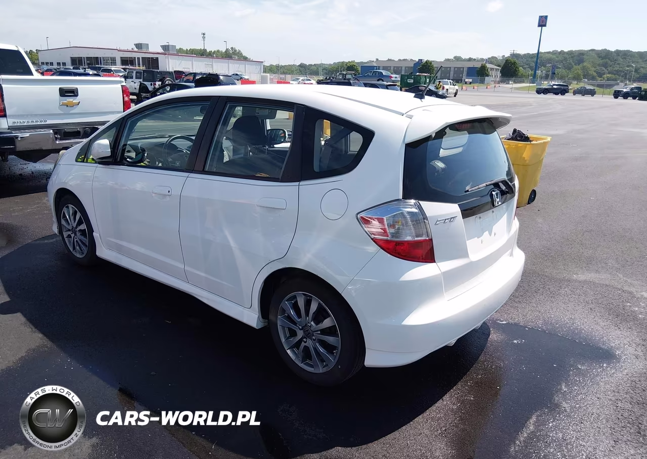 2013 Honda Fit Sport VIN:JHMGE8H5XDC069912 - 3