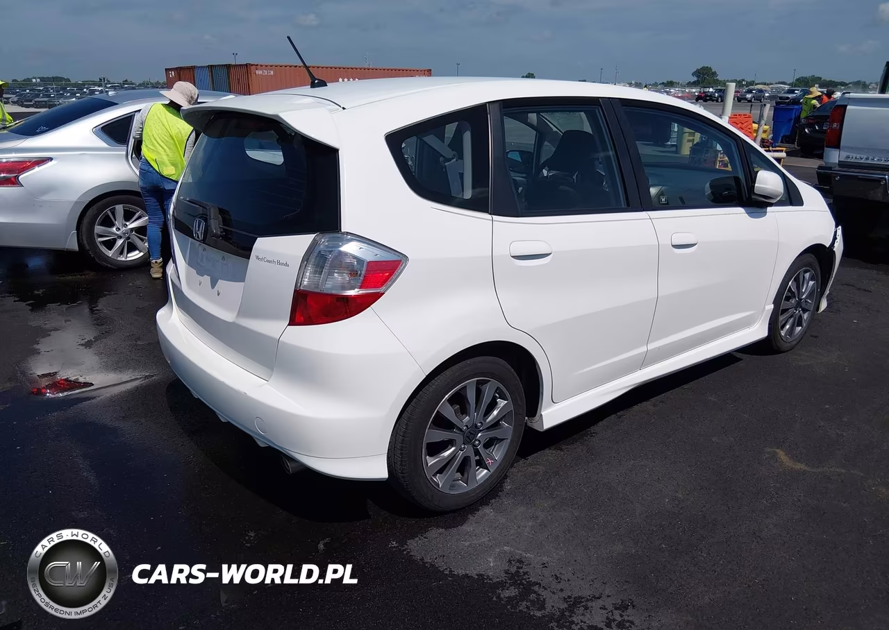 2013 Honda Fit Sport VIN:JHMGE8H5XDC069912 - 4