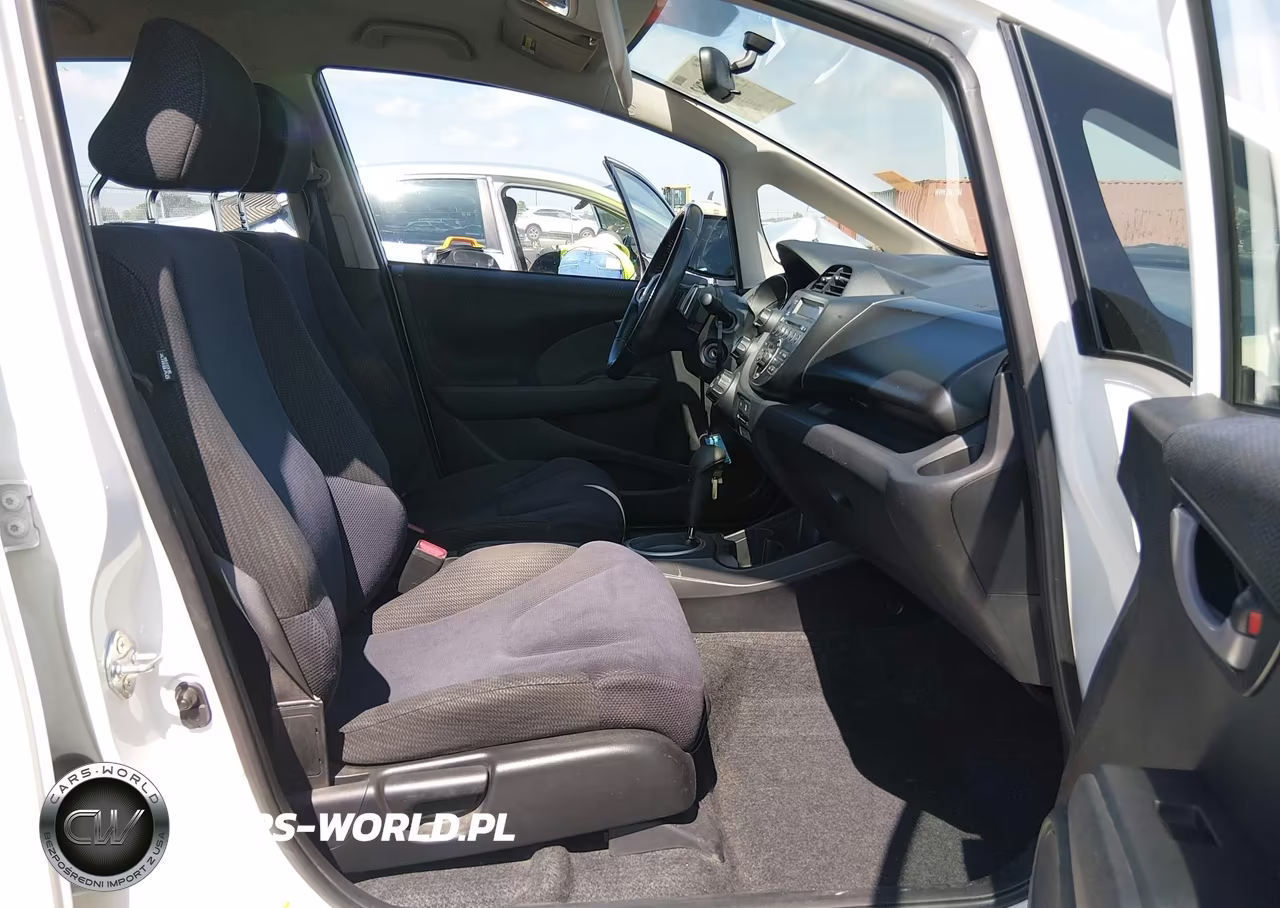 2013 Honda Fit Sport VIN:JHMGE8H5XDC069912 - 5