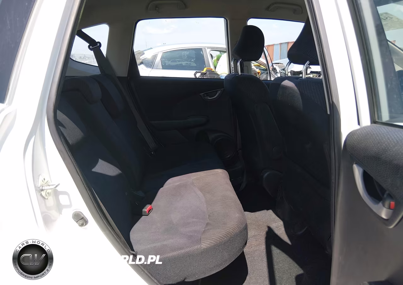 2013 Honda Fit Sport VIN:JHMGE8H5XDC069912 - 8