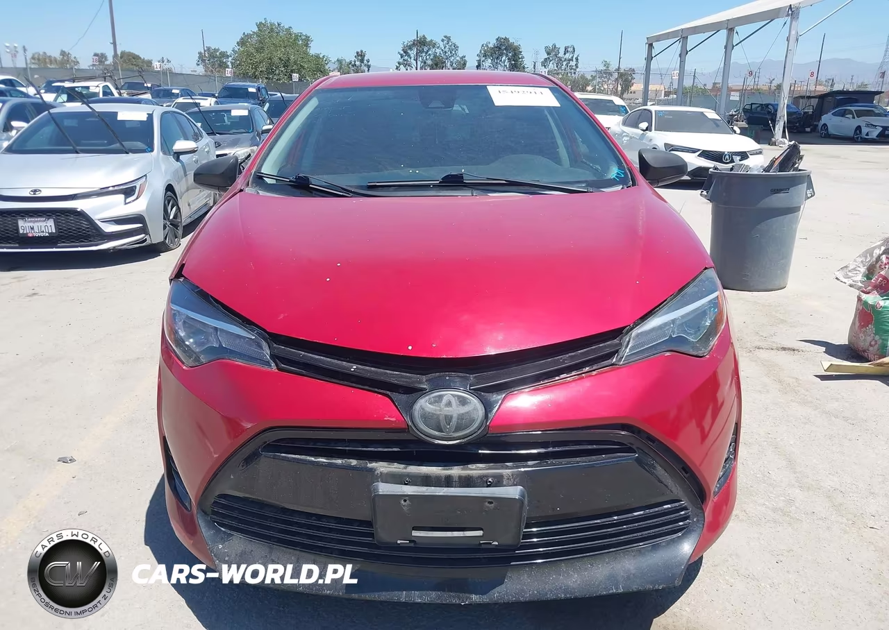 2018 Toyota Corolla Le VIN:5YFBURHE9JP827407 - 12