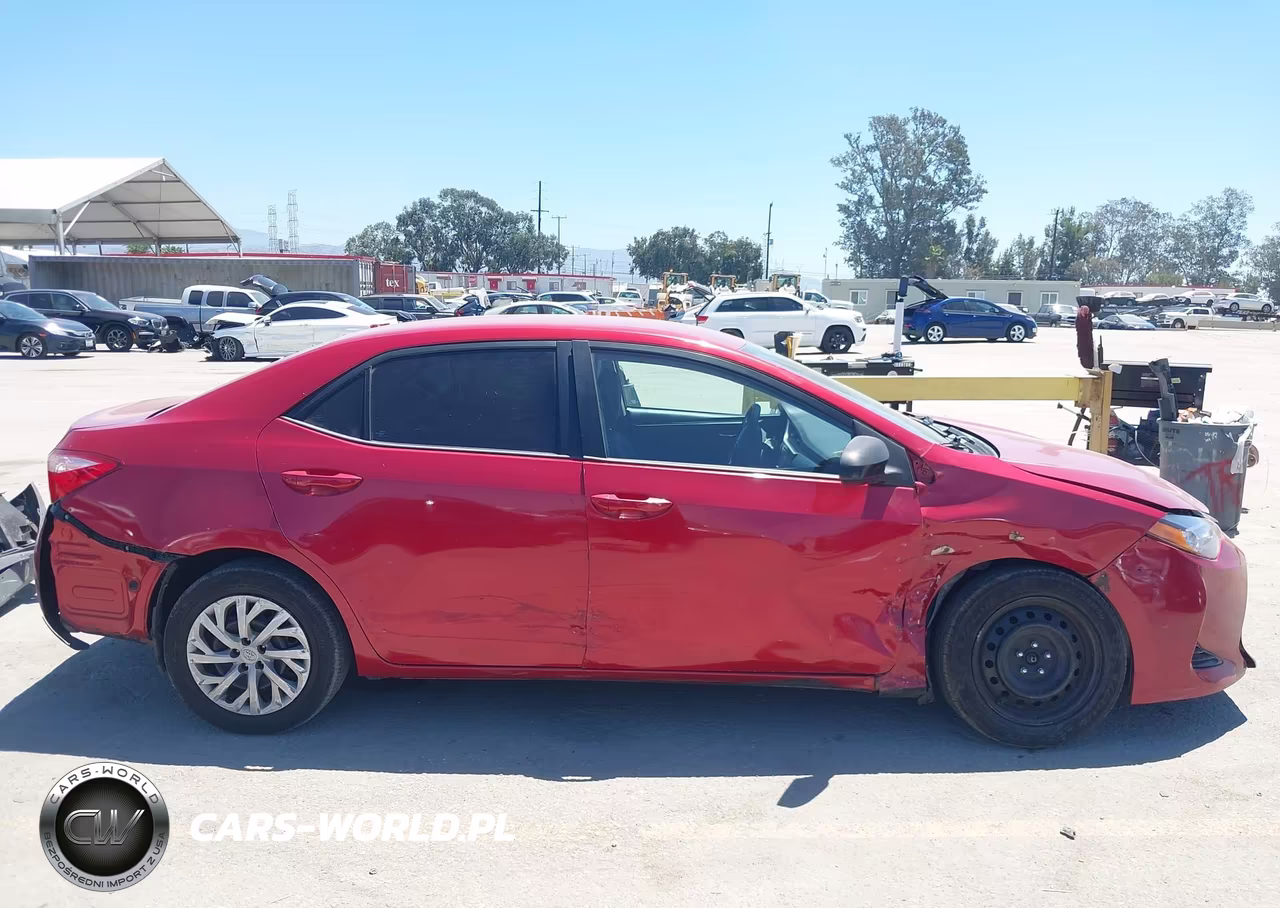 2018 Toyota Corolla Le VIN:5YFBURHE9JP827407 - 13