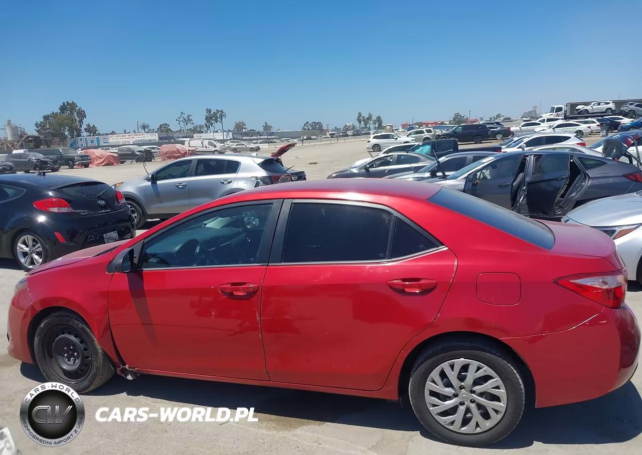 2018 Toyota Corolla Le VIN:5YFBURHE9JP827407 - 14