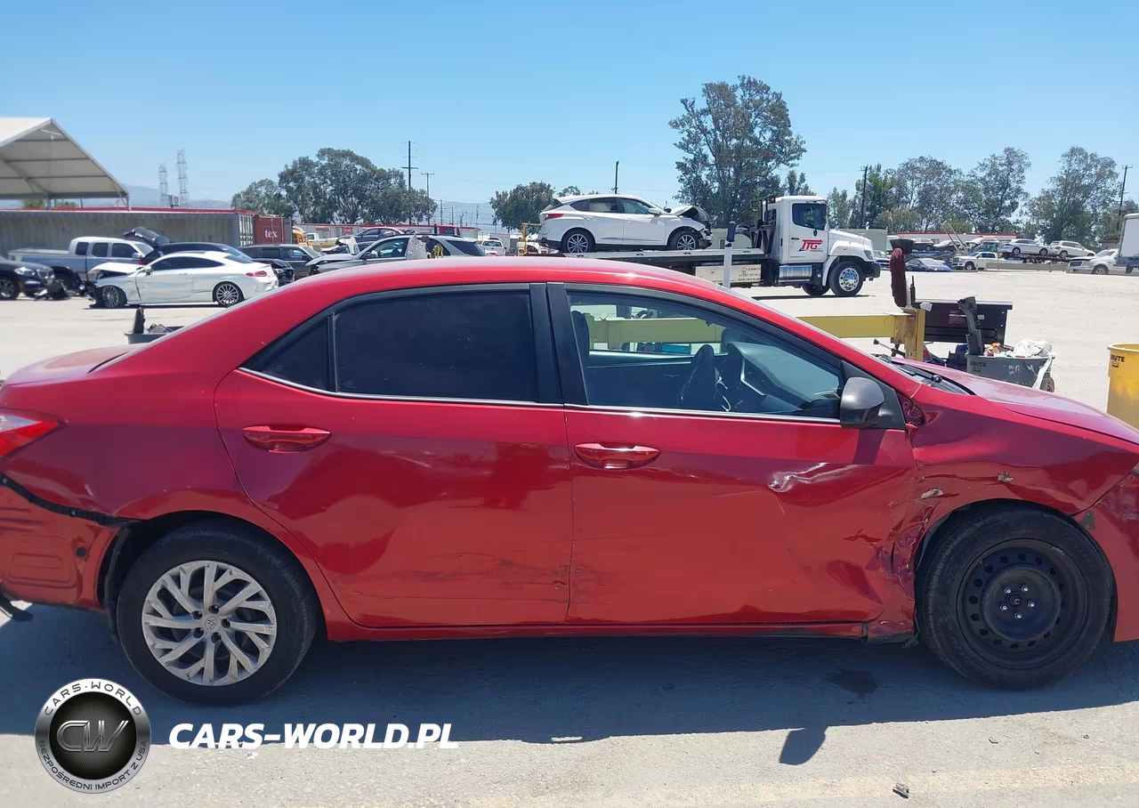 2018 Toyota Corolla Le VIN:5YFBURHE9JP827407 - 17