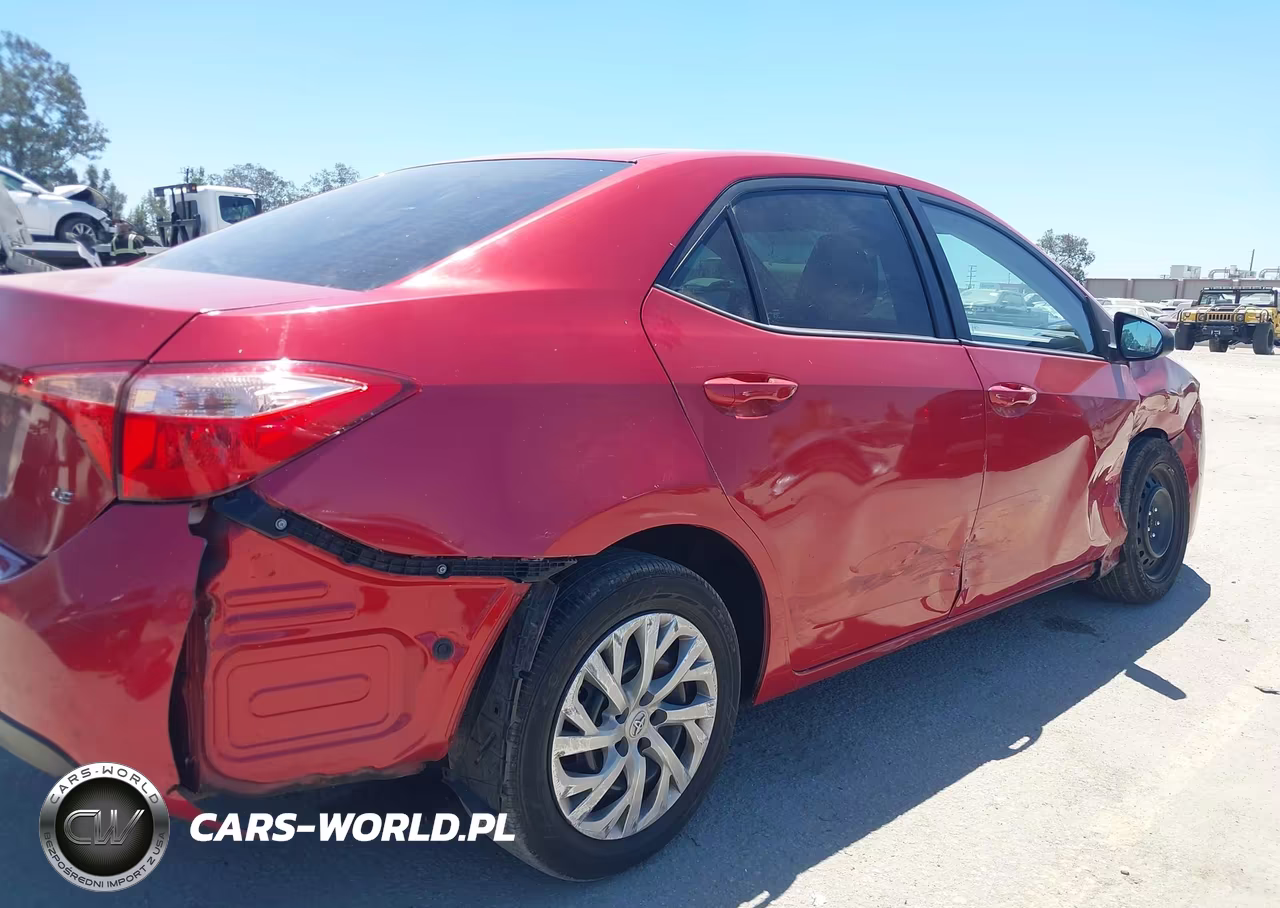 2018 Toyota Corolla Le VIN:5YFBURHE9JP827407 - 18