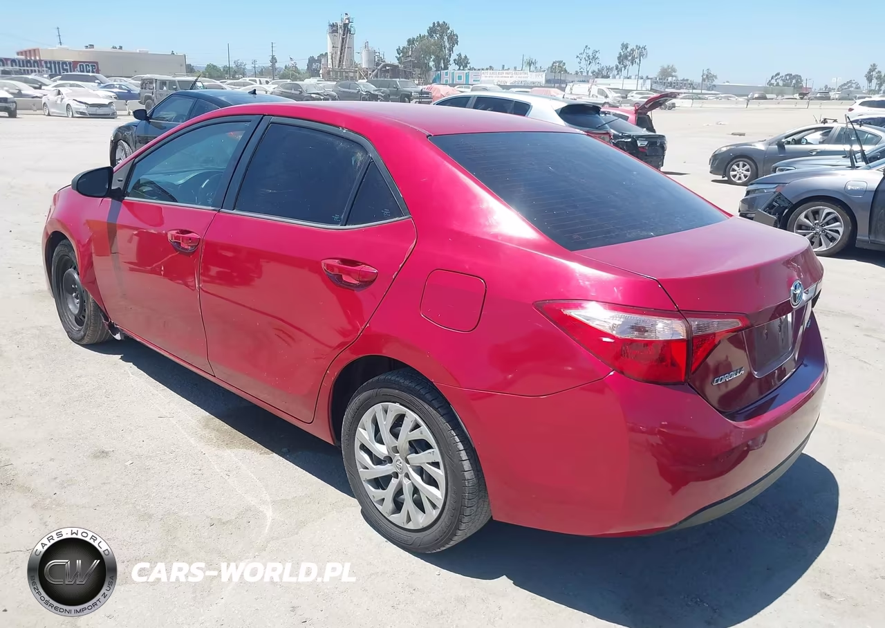 2018 Toyota Corolla Le VIN:5YFBURHE9JP827407 - 3
