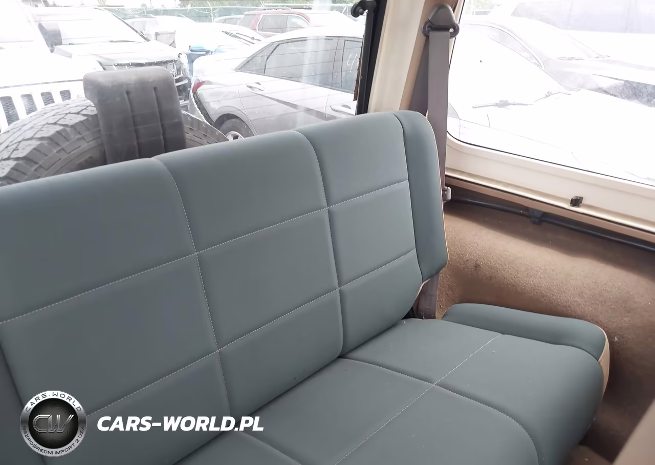 2000 Jeep Wrangler Sahara VIN:1J4FA59S4YP754511 - 8
