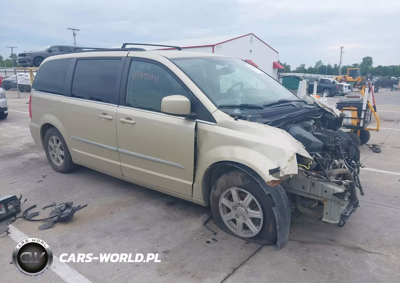 2012 Chrysler Town & Country Touring – zdjęcie 1 z 17