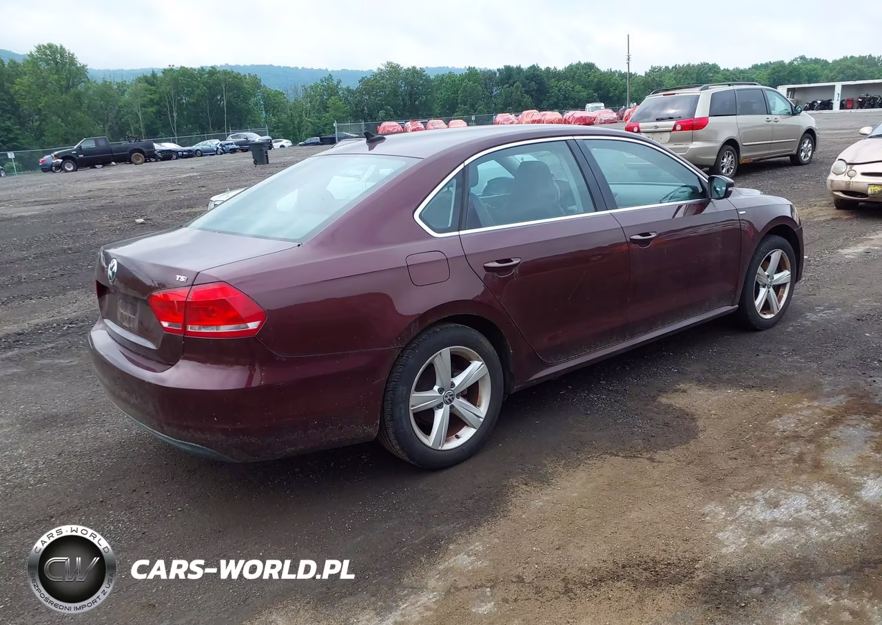 2014 Volkswagen Passat 1.8T Wolfsburg Edition VIN:1VWAT7A34EC058919 - 4