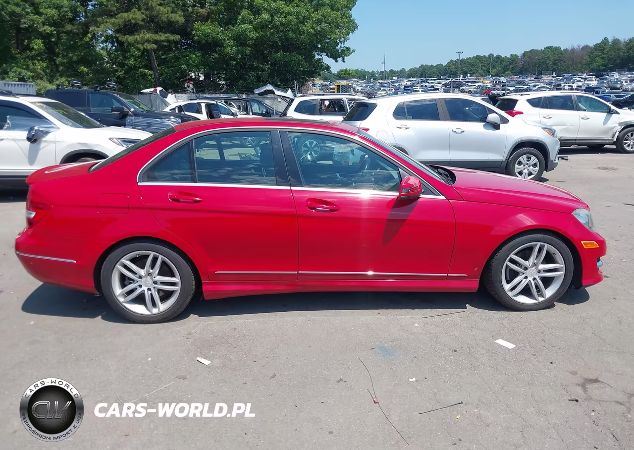 2013 Mercedes-Benz C 250 Sport VIN:WDDGF4HBXDA787099 - 13