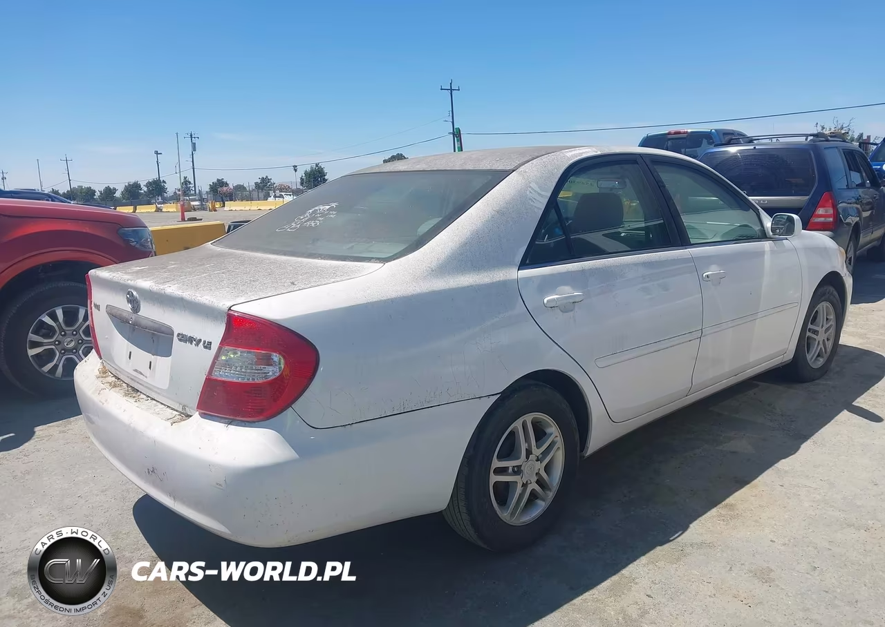 2002 Toyota Camry Le VIN:JTDBE32K820024107 - 4