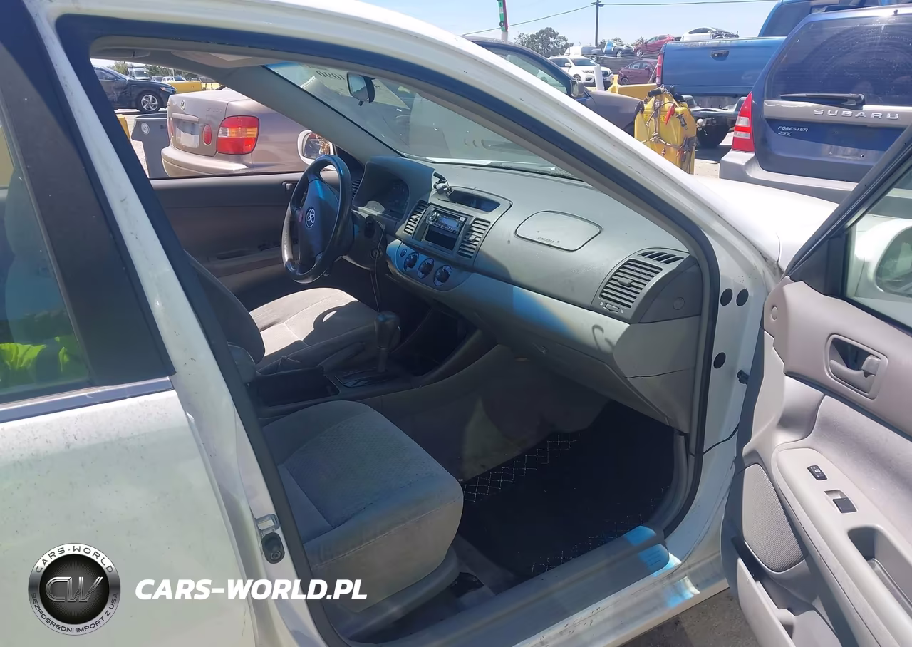 2002 Toyota Camry Le VIN:JTDBE32K820024107 - 5