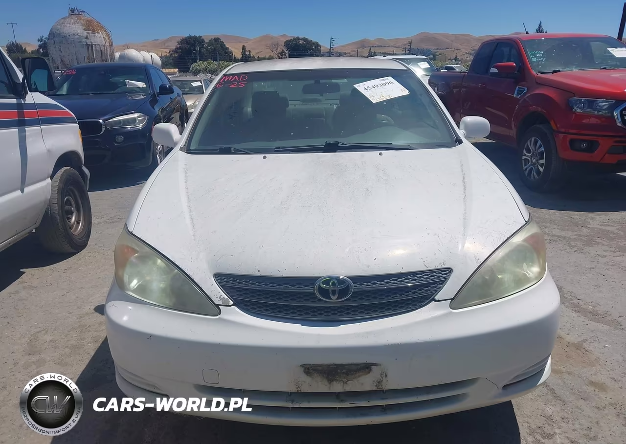 2002 Toyota Camry Le VIN:JTDBE32K820024107 - 6