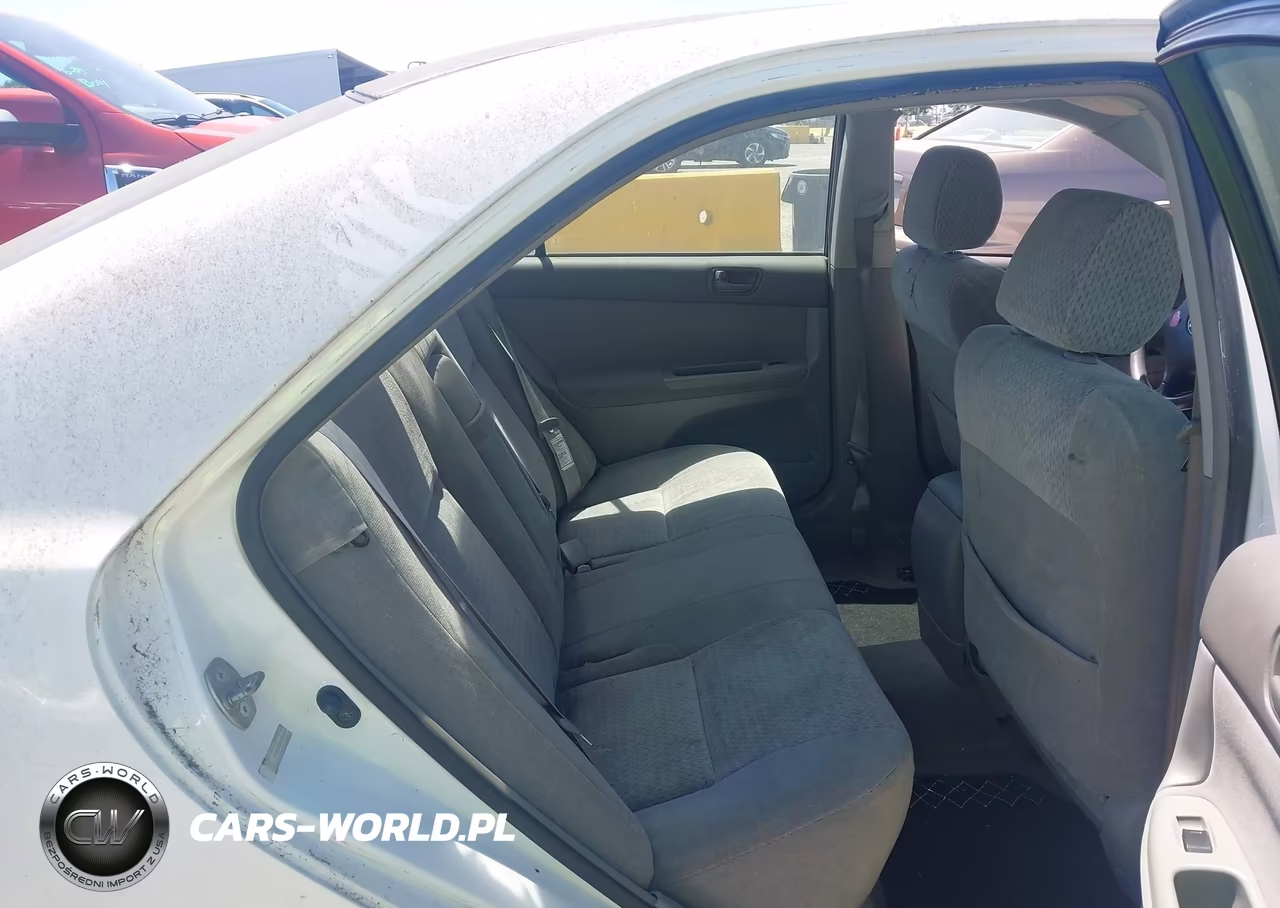 2002 Toyota Camry Le VIN:JTDBE32K820024107 - 8