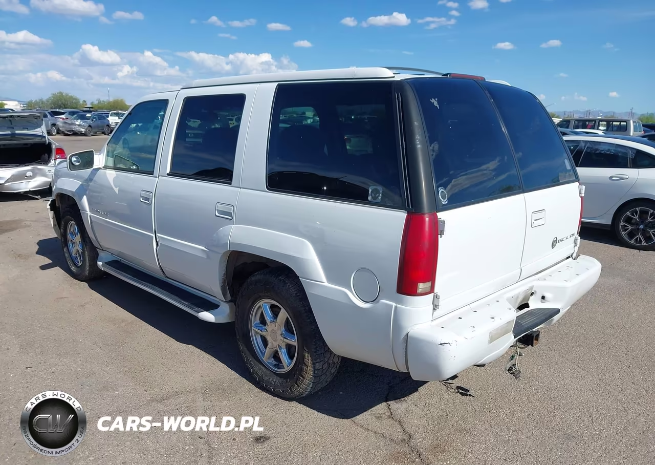 2000 Cadillac Escalade Standard VIN:1GYEK63R8YR221599 - 3