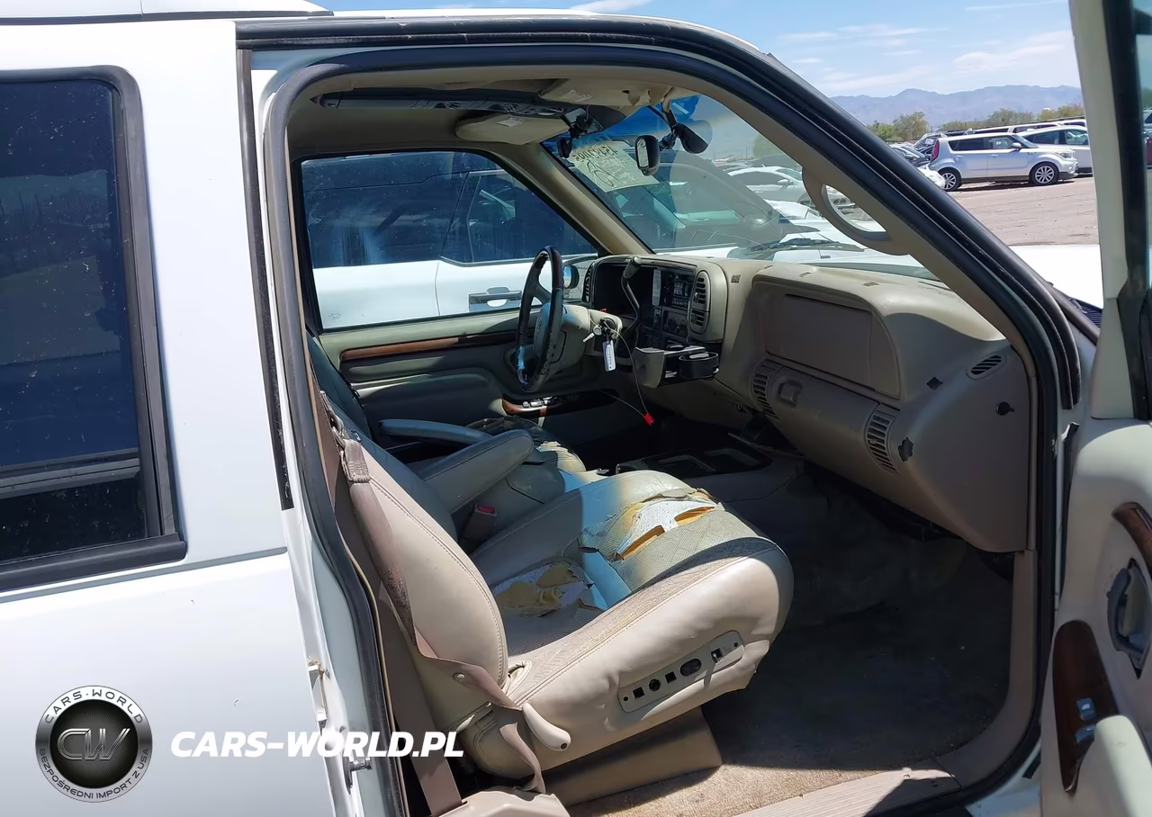 2000 Cadillac Escalade Standard VIN:1GYEK63R8YR221599 - 5