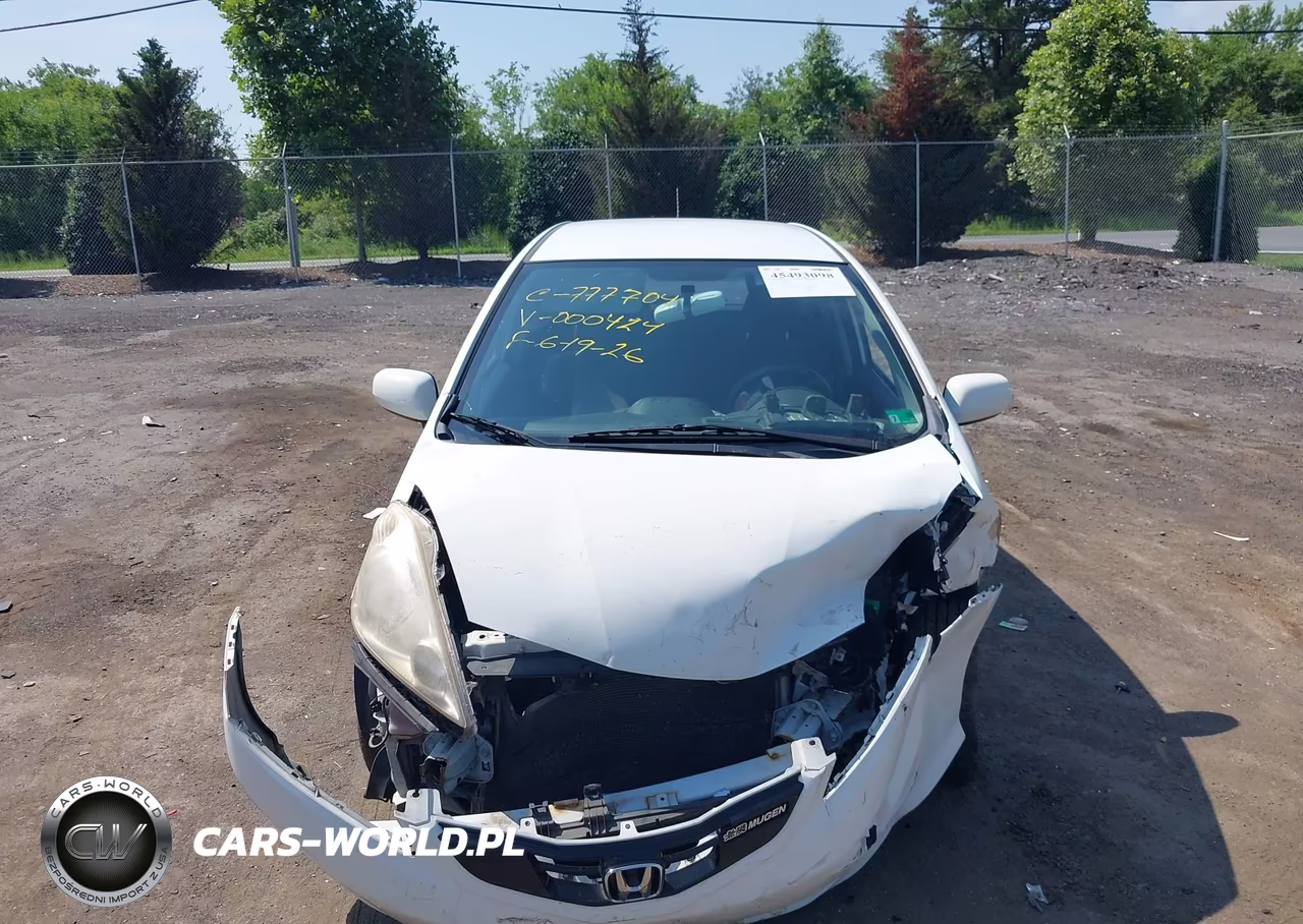 2009 Honda Fit Sport VIN:JHMGE88469C000424 - 13