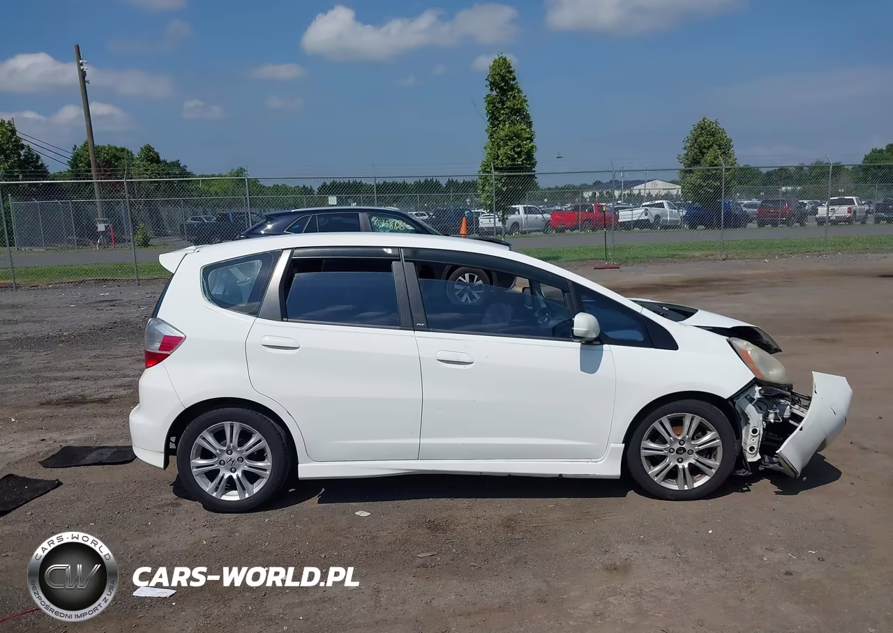2009 Honda Fit Sport VIN:JHMGE88469C000424 - 14