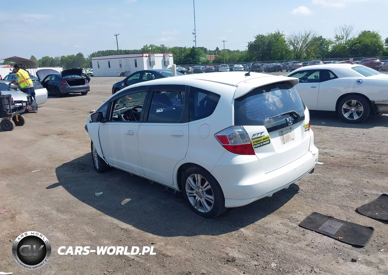 2009 Honda Fit Sport VIN:JHMGE88469C000424 - 3