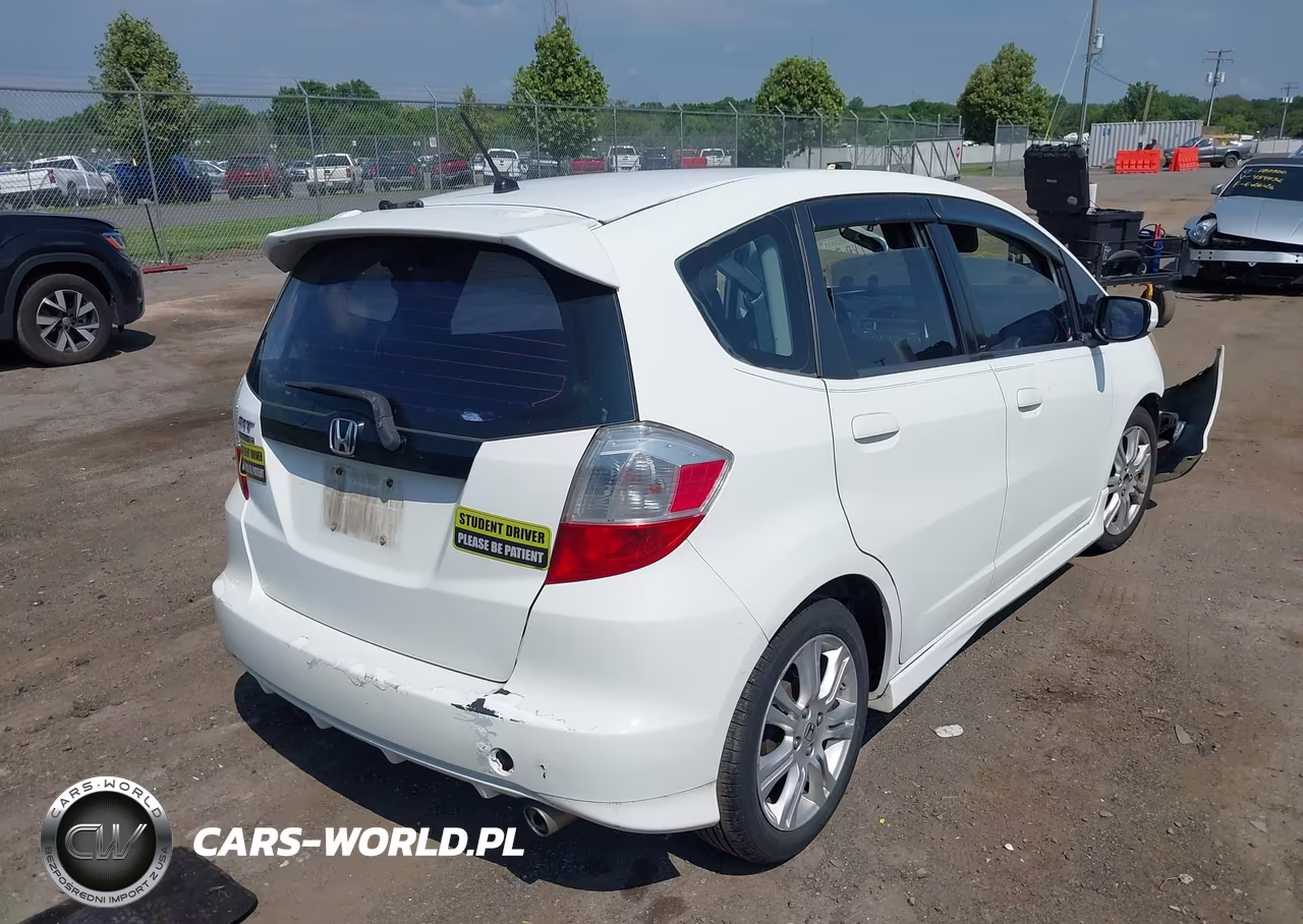 2009 Honda Fit Sport VIN:JHMGE88469C000424 - 4
