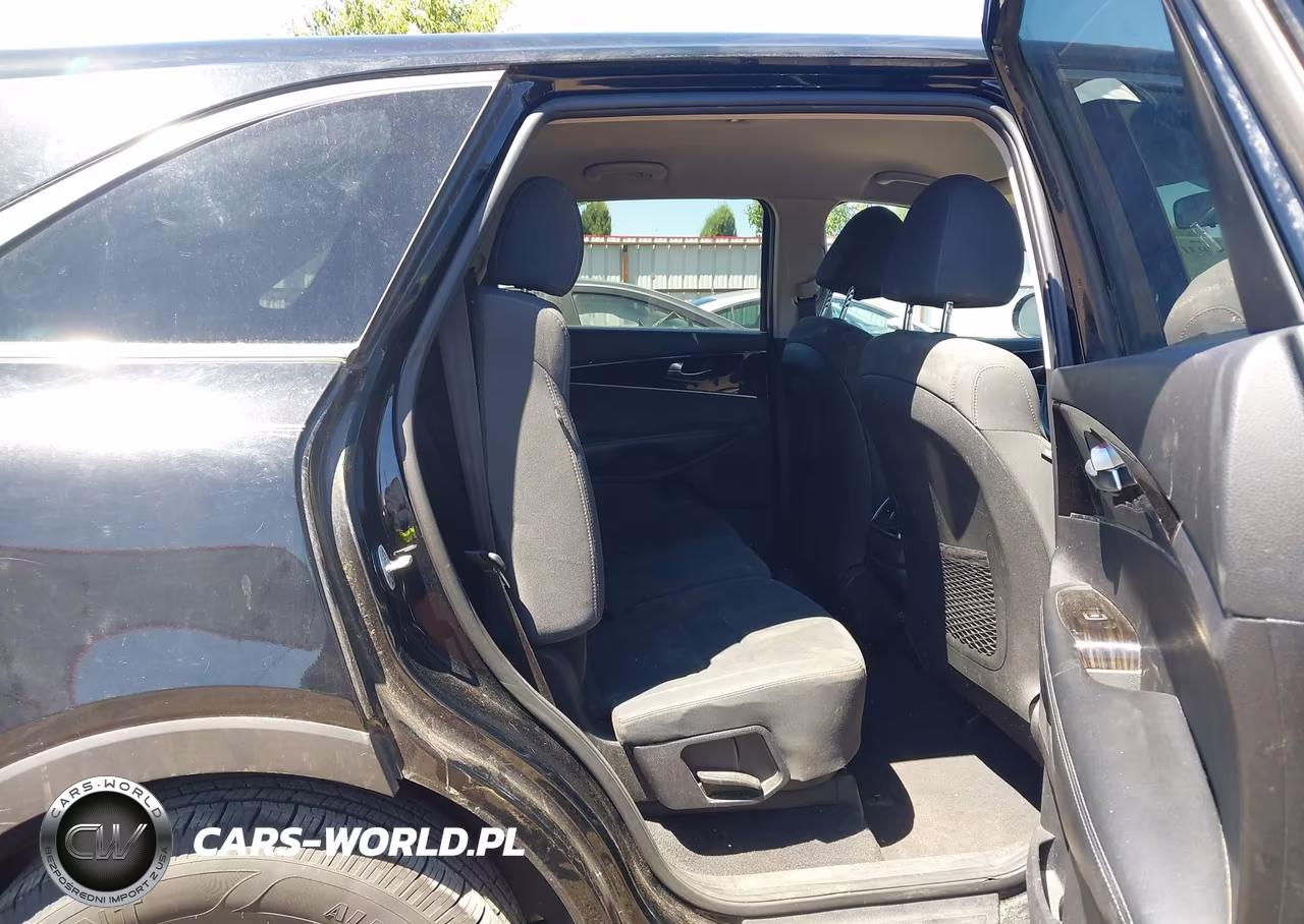 2019 Kia Sorento 2.4L L VIN:5XYPG4A39KG500102 - 8