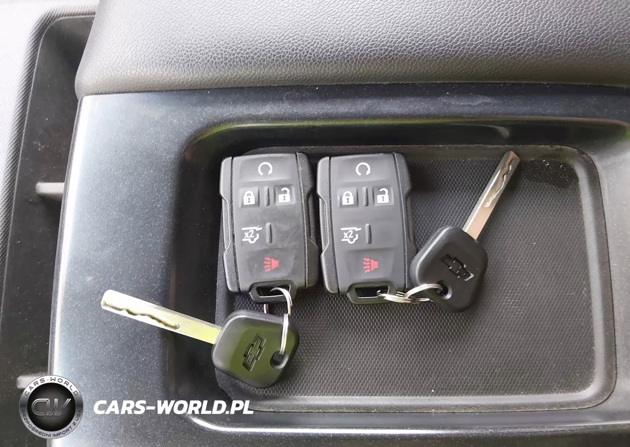 2018 Chevrolet Tahoe Ls VIN:1GNSKAEC9JR323995 - 11