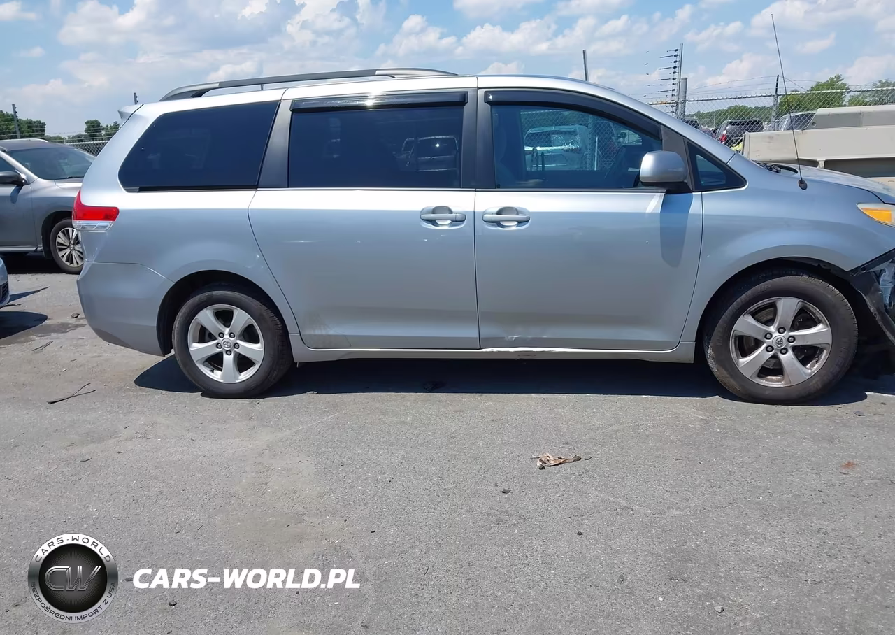 2011 Toyota Sienna Base VIN:5TDKA3DC8BS003675 - 13
