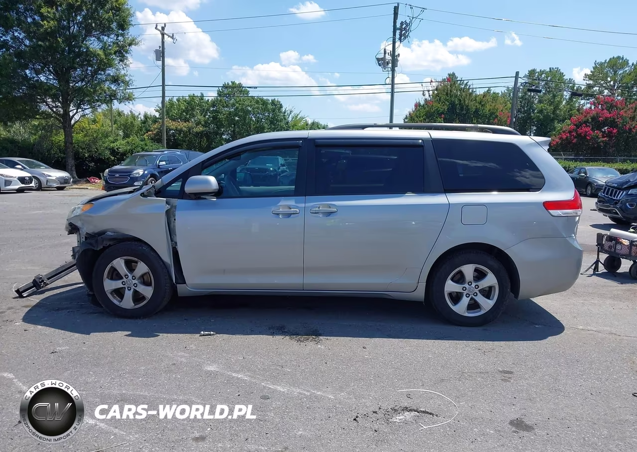 2011 Toyota Sienna Base VIN:5TDKA3DC8BS003675 - 14