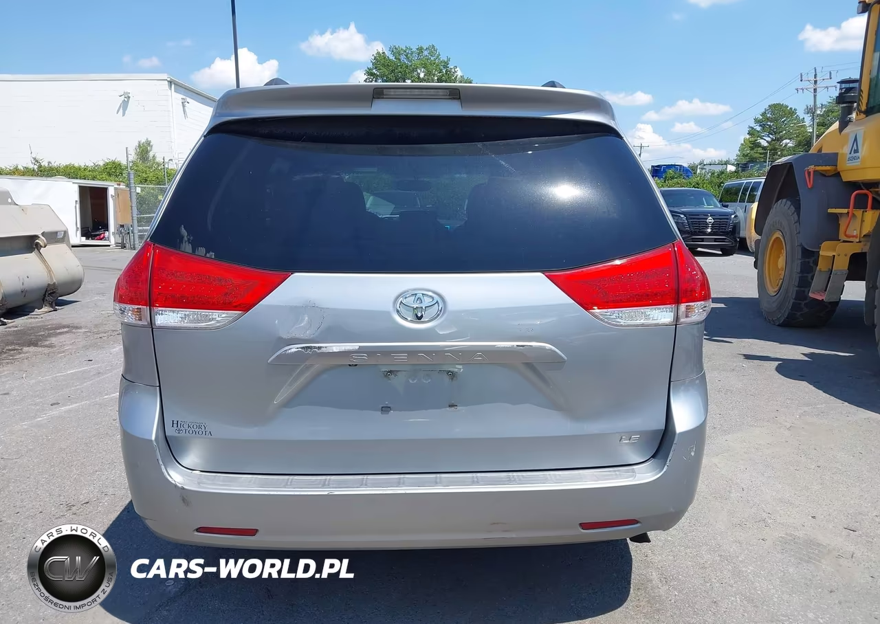 2011 Toyota Sienna Base VIN:5TDKA3DC8BS003675 - 16