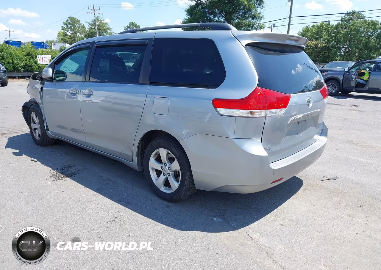2011 Toyota Sienna Base VIN:5TDKA3DC8BS003675 - 3