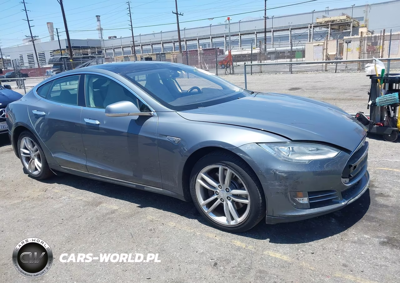 2013 Tesla Model S – zdjęcie 1 z 16