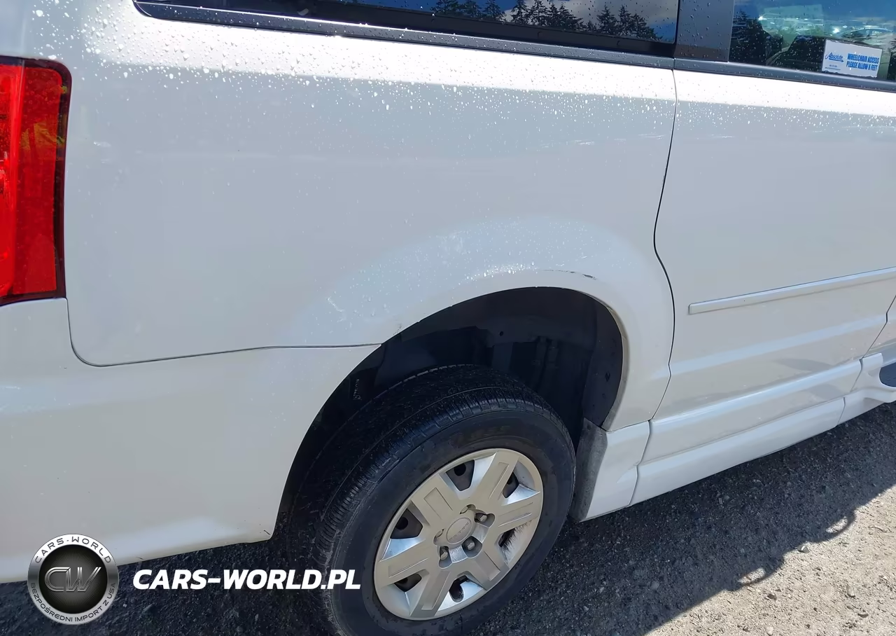 2011 Dodge Grand Caravan Express VIN:2D4RN4DG8BR723064 - 13